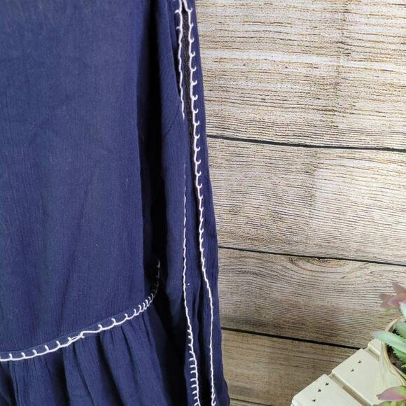 NWT Hummingbird Tassel Keyhole Crepe Navy Blue Top Size Large - Picture 3 of 7